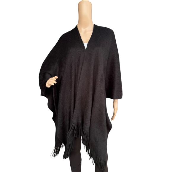 LC Lauren Conrad OS Black Fuzzy Knit Poncho Wrap Shrug Fringed Shawl - Picture 1 of 9